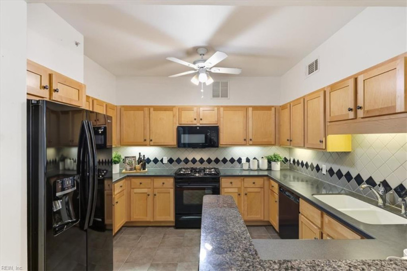 Photo 13 of 35 residential for sale in Norfolk virginia