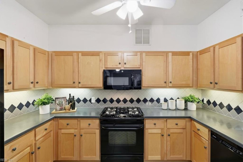Photo 14 of 35 residential for sale in Norfolk virginia