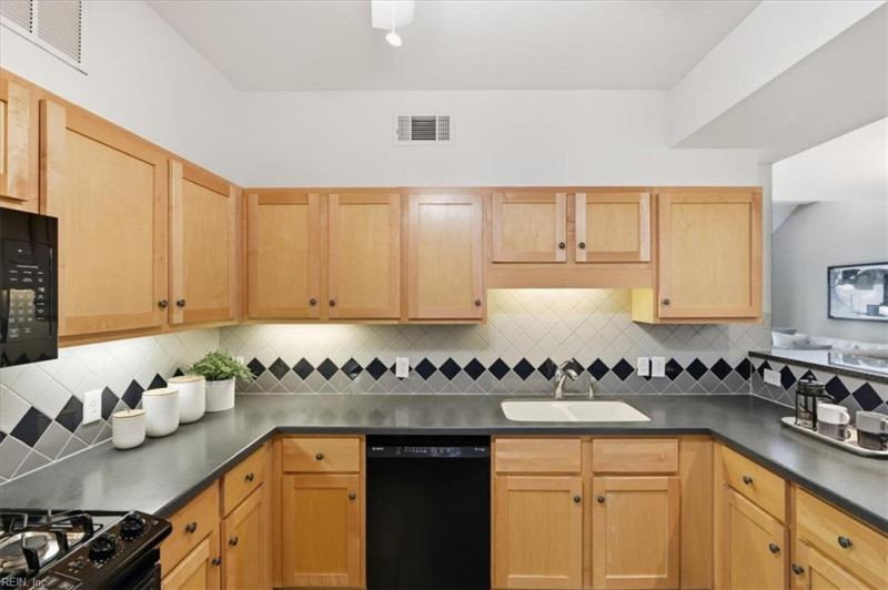 Photo 15 of 35 residential for sale in Norfolk virginia