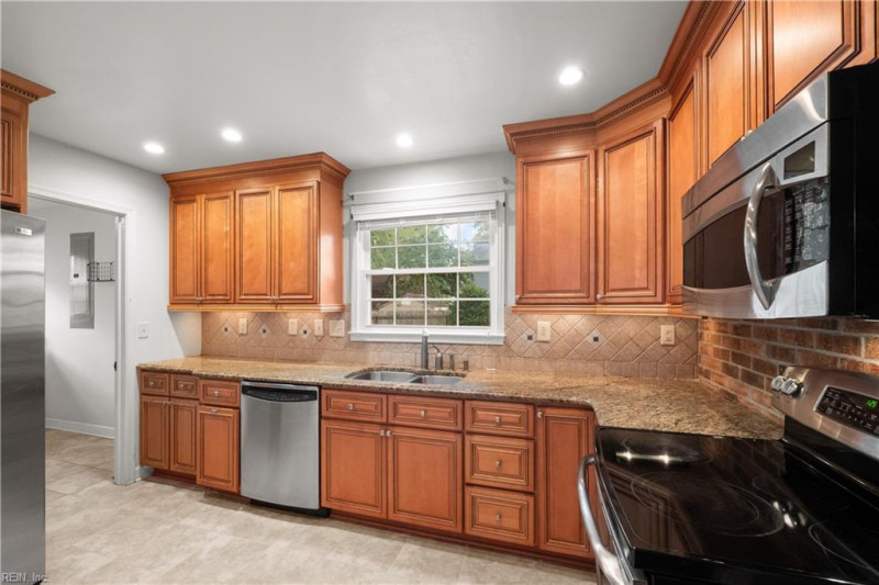 Photo 4 of 25 residential for sale in Virginia Beach virginia