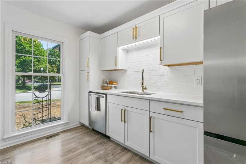 Photo 11 of 40 residential for sale in Newport News virginia