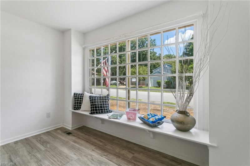 Photo 15 of 40 residential for sale in Newport News virginia