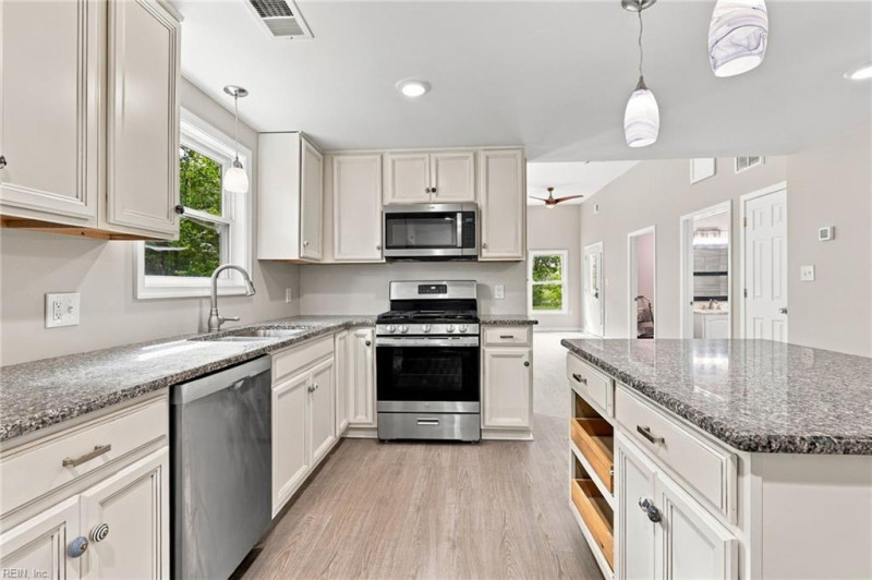 Photo 12 of 45 residential for sale in Suffolk virginia