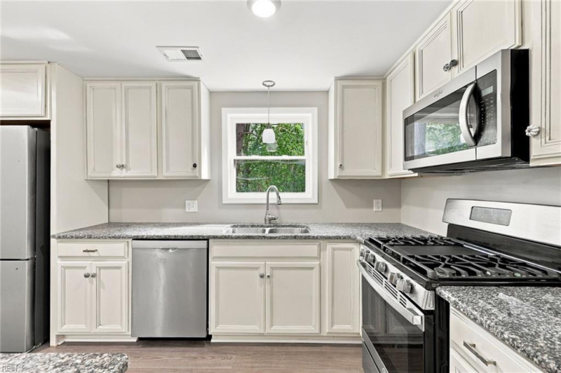Photo 13 of 45 residential for sale in Suffolk virginia