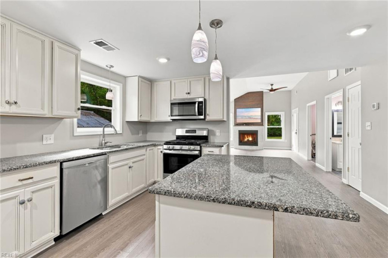 Photo 14 of 45 residential for sale in Suffolk virginia