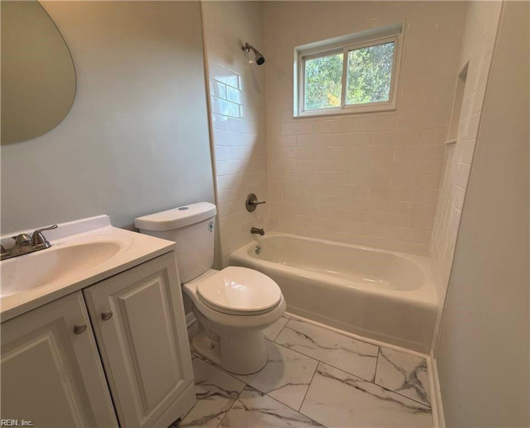 Photo 11 of 18 residential for sale in Hampton virginia