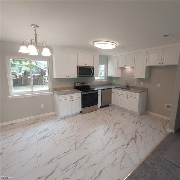 Photo 4 of 18 residential for sale in Hampton virginia