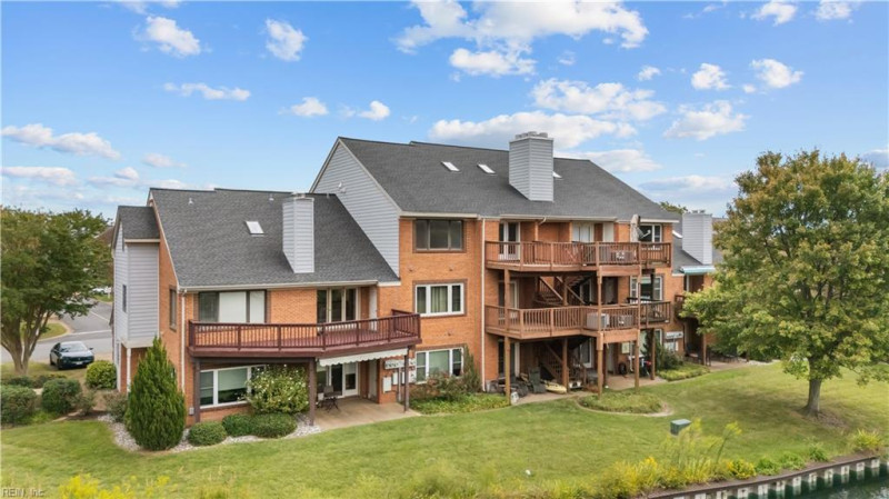 Photo 4 of 37 residential for sale in Hampton virginia