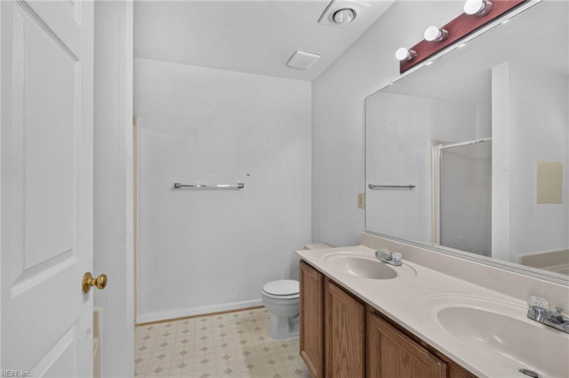 Photo 13 of 29 residential for sale in Suffolk virginia
