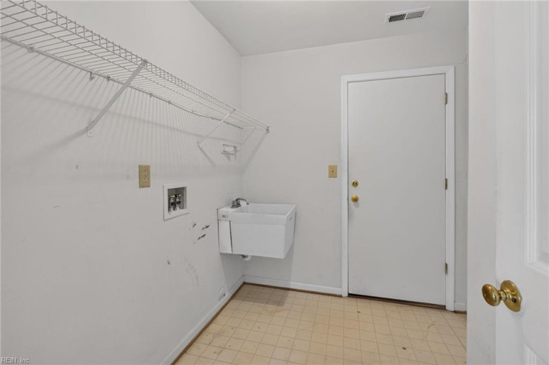 Photo 16 of 29 residential for sale in Suffolk virginia