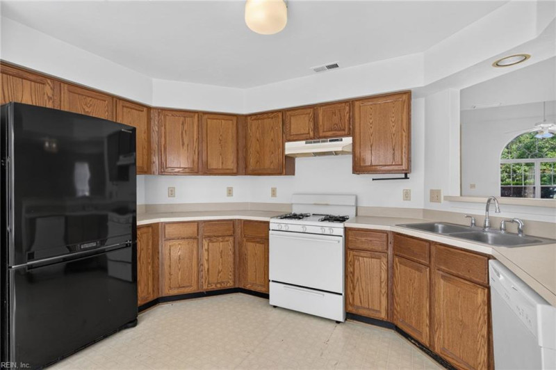Photo 8 of 29 residential for sale in Suffolk virginia
