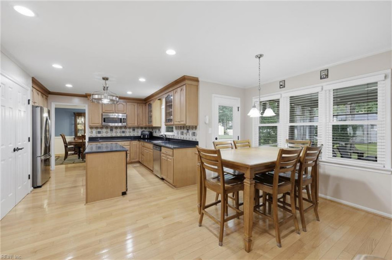 Photo 10 of 46 residential for sale in Chesapeake virginia