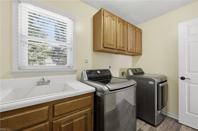 Photo 22 of 46 residential for sale in Chesapeake virginia