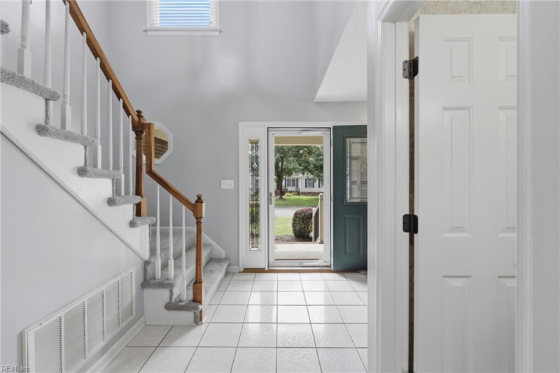 Photo 4 of 46 residential for sale in Chesapeake virginia
