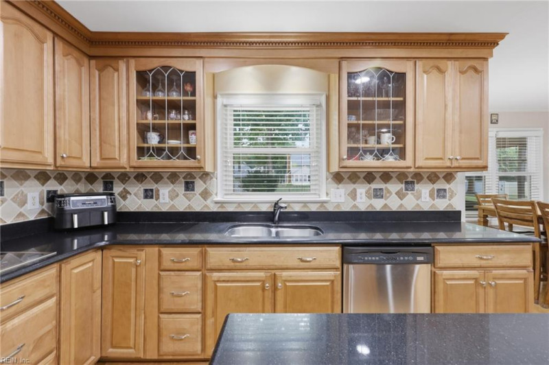 Photo 6 of 46 residential for sale in Chesapeake virginia