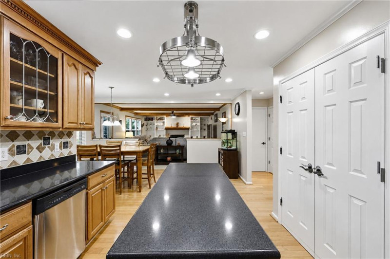 Photo 8 of 46 residential for sale in Chesapeake virginia