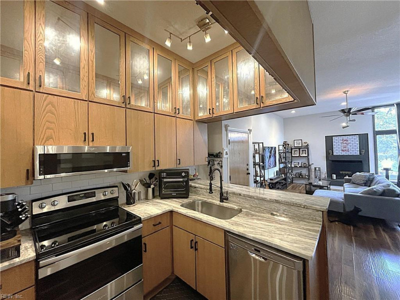 Photo 3 of 16 residential for sale in Norfolk virginia
