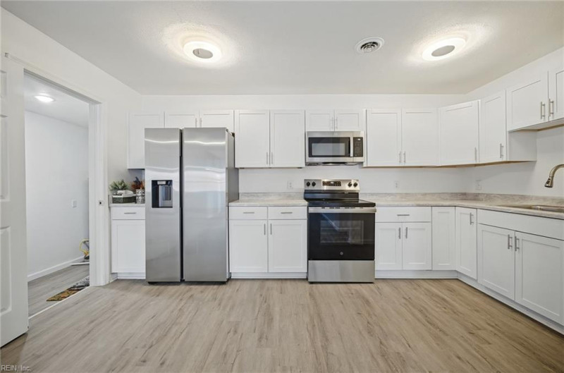 Photo 11 of 38 residential for sale in Portsmouth virginia