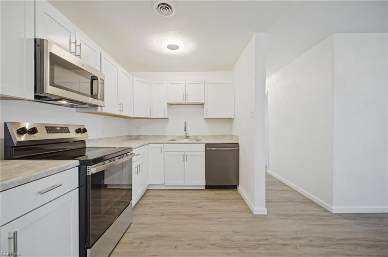 Photo 12 of 38 residential for sale in Portsmouth virginia