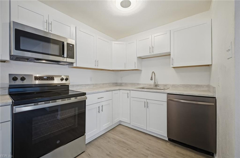 Photo 13 of 38 residential for sale in Portsmouth virginia