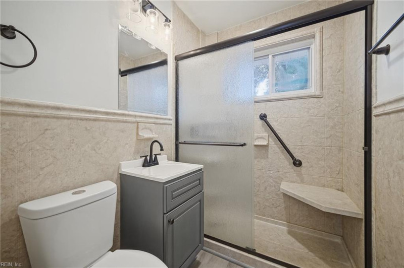 Photo 15 of 38 residential for sale in Portsmouth virginia