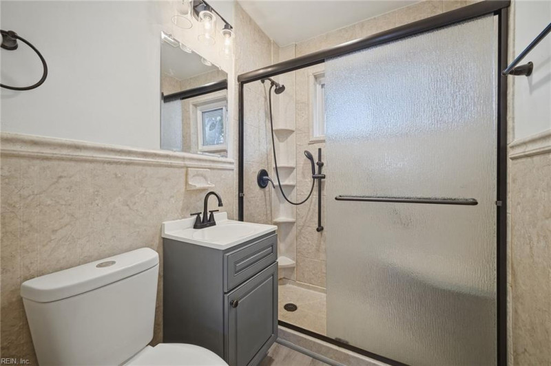 Photo 16 of 38 residential for sale in Portsmouth virginia