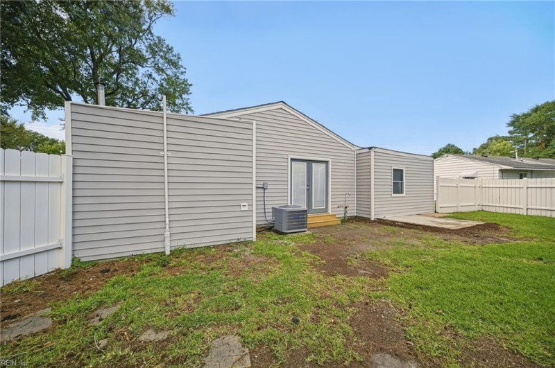 Photo 25 of 38 residential for sale in Portsmouth virginia