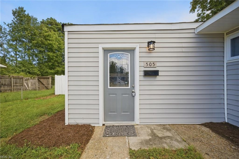 Photo 3 of 38 residential for sale in Portsmouth virginia