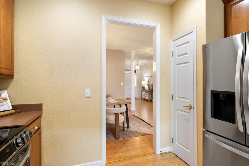 Photo 11 of 48 residential for sale in Chesapeake virginia