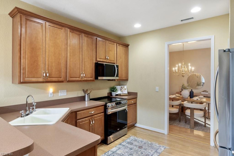 Photo 13 of 48 residential for sale in Chesapeake virginia