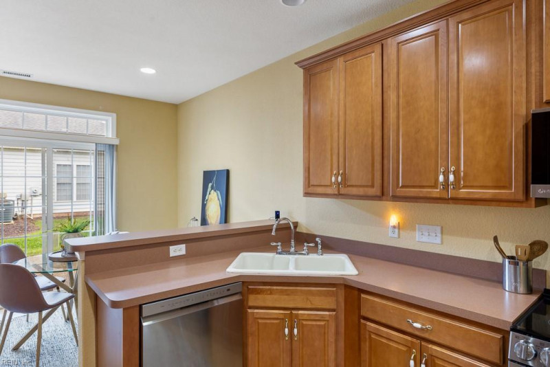 Photo 15 of 48 residential for sale in Chesapeake virginia