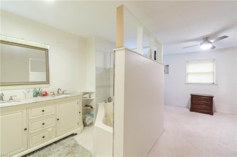 Photo 13 of 24 residential for sale in York County virginia