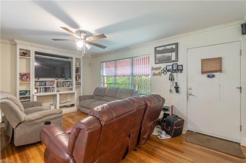 Photo 4 of 24 residential for sale in York County virginia