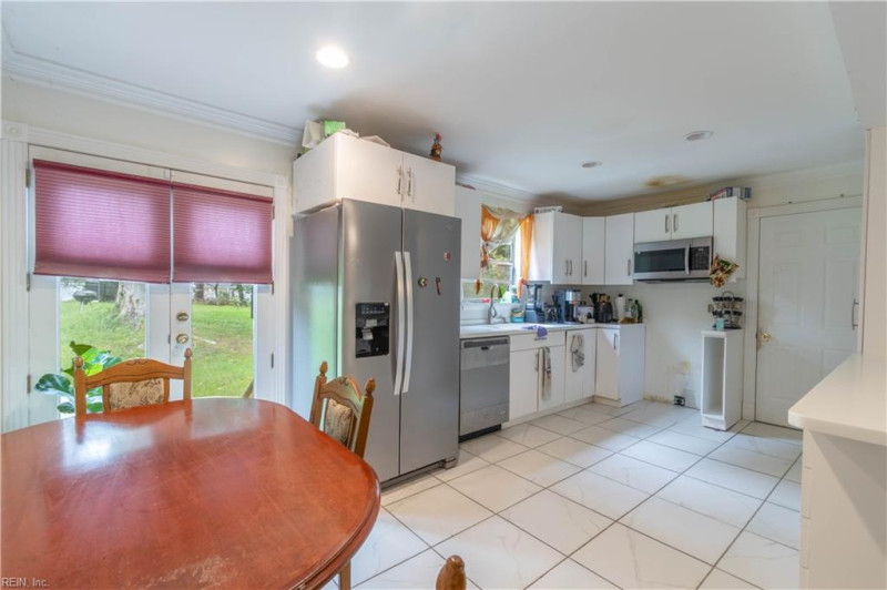 Photo 5 of 24 residential for sale in York County virginia