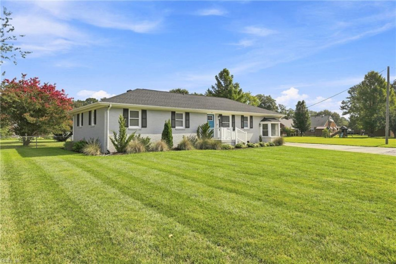 Photo 2 of 41 residential for sale in Isle of Wight County virginia