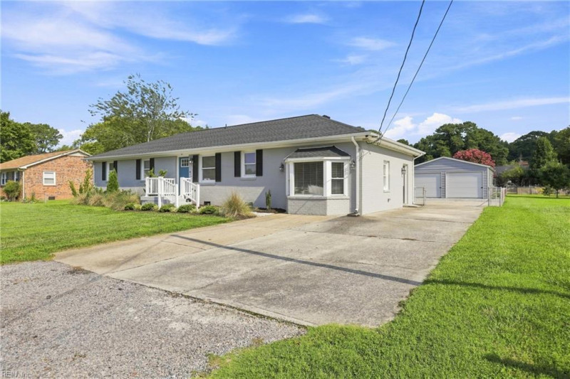 Photo 3 of 41 residential for sale in Isle of Wight County virginia