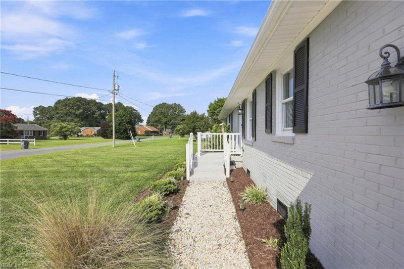 Photo 4 of 41 residential for sale in Isle of Wight County virginia