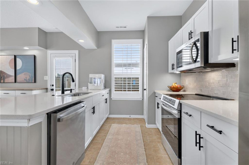 Photo 11 of 27 residential for sale in Virginia Beach virginia
