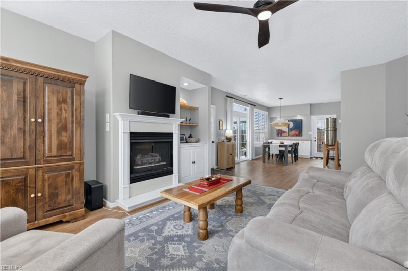 Photo 3 of 27 residential for sale in Virginia Beach virginia