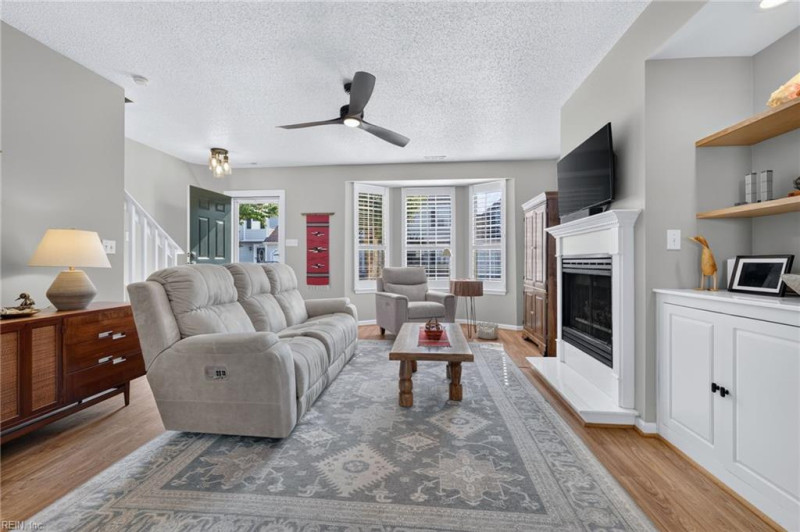 Photo 4 of 27 residential for sale in Virginia Beach virginia