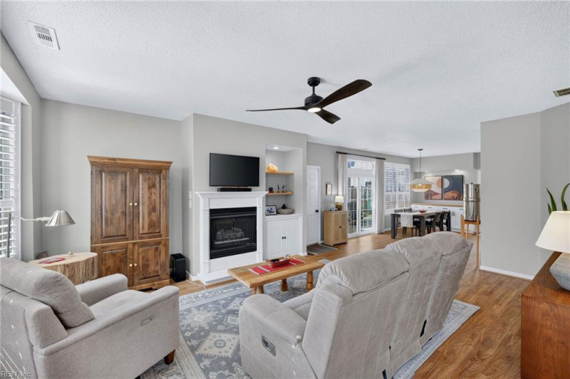 Photo 5 of 27 residential for sale in Virginia Beach virginia