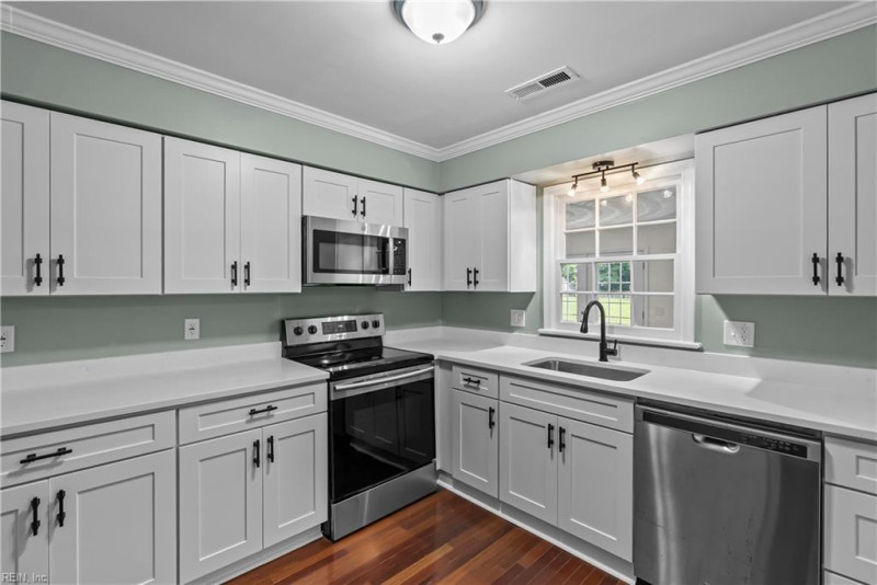 Photo 12 of 46 residential for sale in Virginia Beach virginia