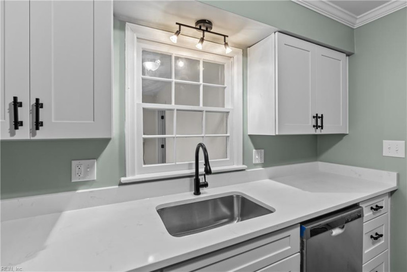 Photo 14 of 46 residential for sale in Virginia Beach virginia