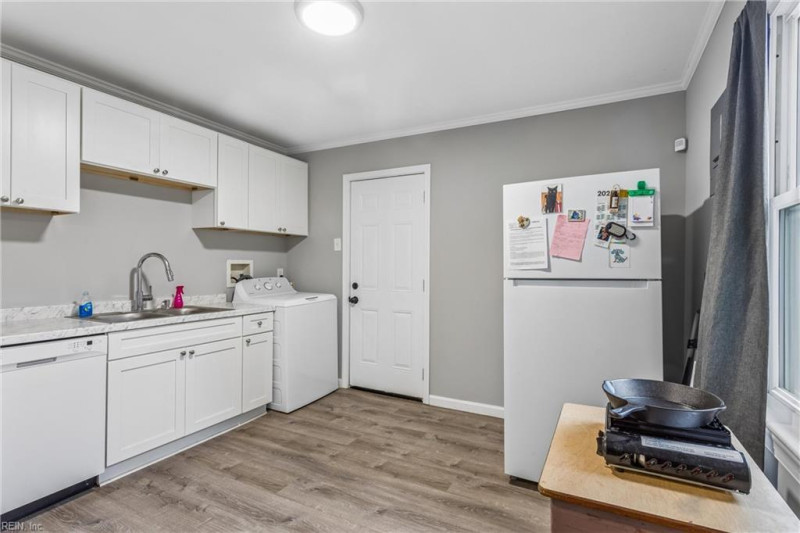 Photo 11 of 28 residential for sale in Hampton virginia