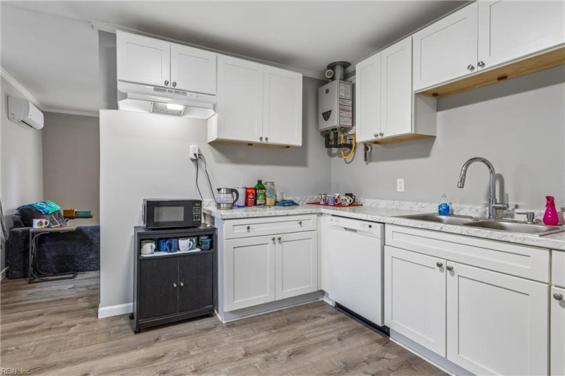 Photo 13 of 28 residential for sale in Hampton virginia