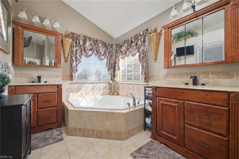Photo 15 of 26 residential for sale in Suffolk virginia