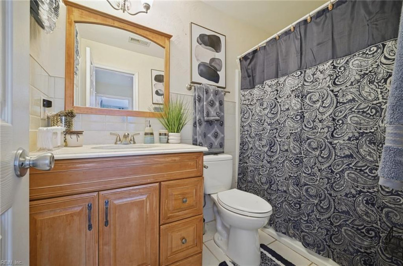 Photo 18 of 26 residential for sale in Suffolk virginia