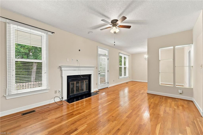 Photo 10 of 37 residential for sale in Virginia Beach virginia