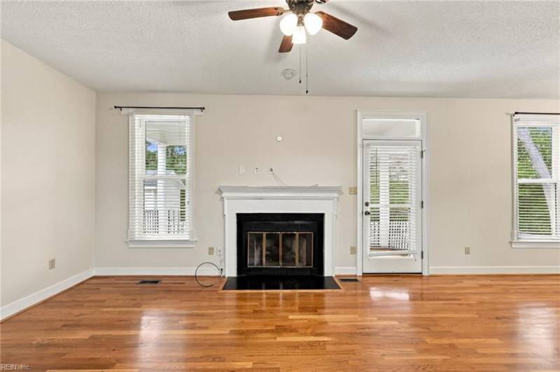 Photo 11 of 37 residential for sale in Virginia Beach virginia