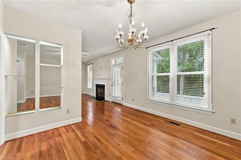 Photo 13 of 37 residential for sale in Virginia Beach virginia